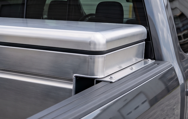 Diamond Plate vs. Smooth Aluminum: Which Toolbox Finish Is Best?