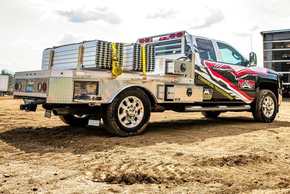 Flatbed, Complete Package With 4 Toolboxes and Fenders, 45 Degree Rear Corners - Extruded Aluminum - 80in.W x 104in.L with 41in. Headboard
